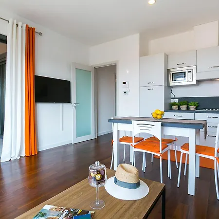 1 Bedroom With Sea View, Balcony And Bbq Near The Beach! Porec