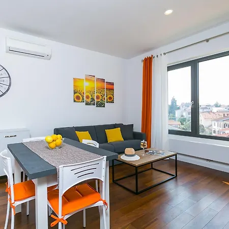 Apartment 1 Bedroom With Sea View, Balcony And Bbq Near The Beach! *