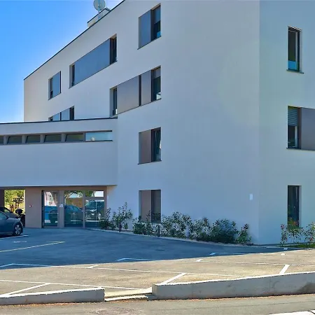 1 Bedroom With Sea View, Balcony And Bbq Near The Beach!